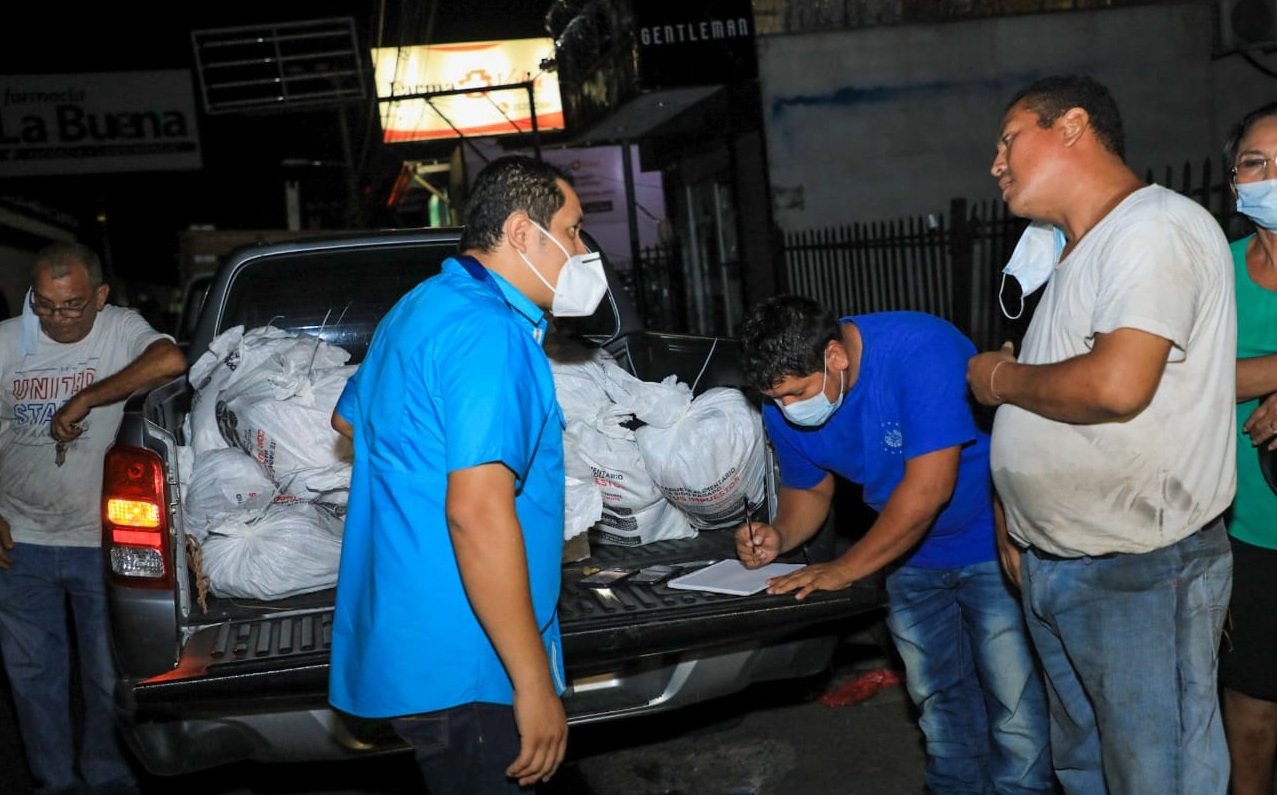 Entregan paquetes alimentarios a afectados por incendio, en San Miguel entregan-paquetes-alimentarios-a-afectados-por-incendio-en-san-miguel